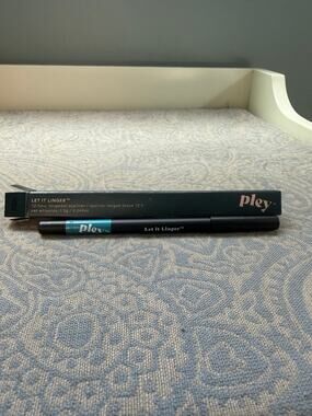 Pley Let it linger eyeliner in Cyber Fairy